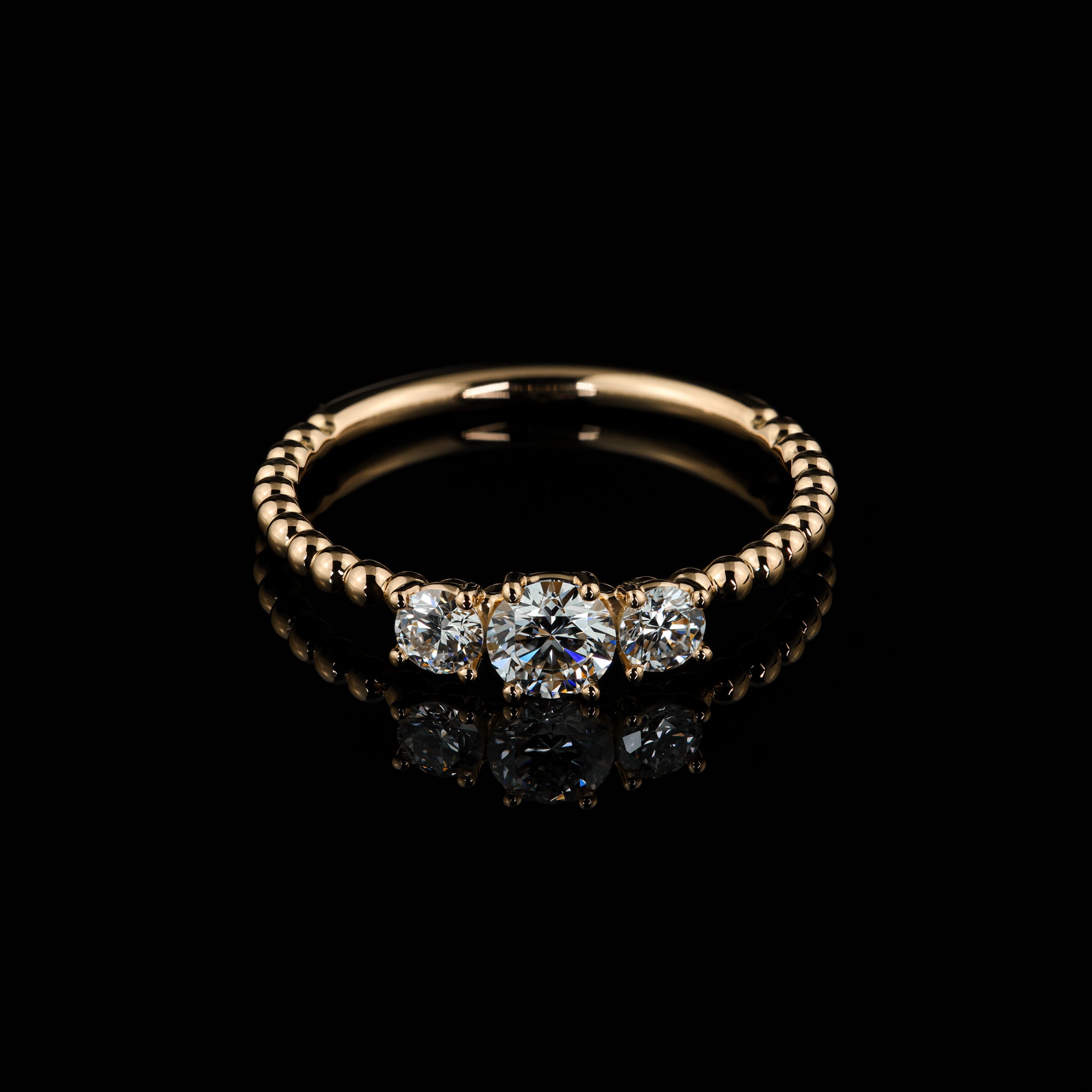 Rosegold Matilda individueller Verlobungsring Kugelring Stackbar natuerliche labgrown Diamanten Goldzeit Nuernberg Goldschmied Frontalansicht