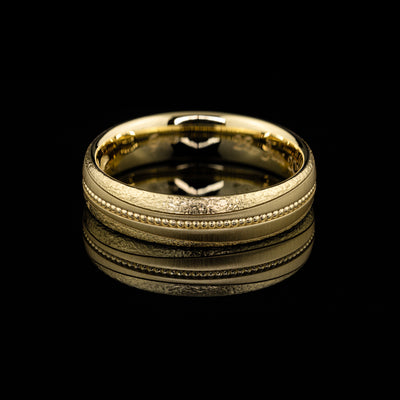 besonderer Herrenring mit unterschiedlichen Strukturen, Fräsung, Millegriffe, von Goldzeit aus Nürnberg, Gelbgold