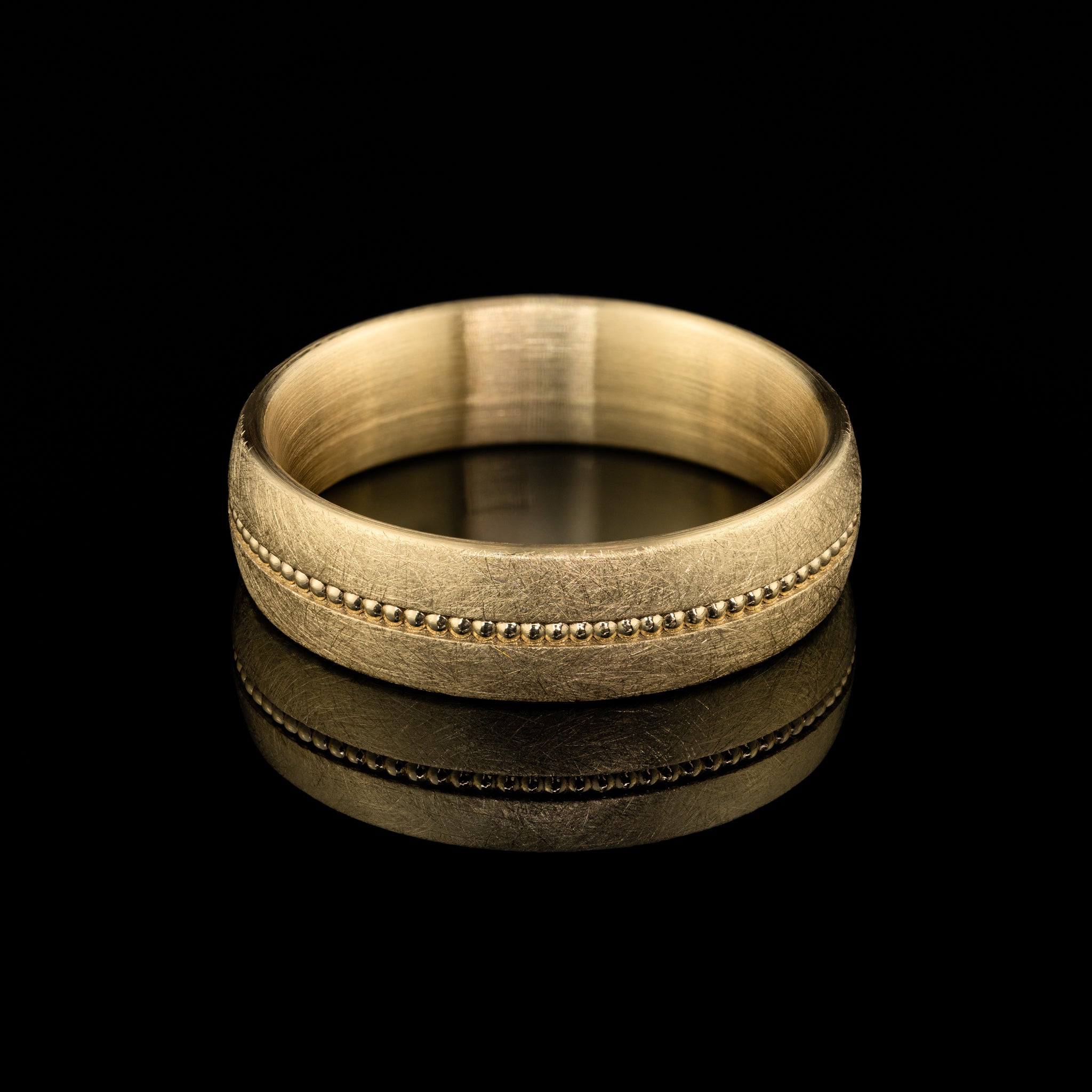 Gelbgold Elias besonderer Ehering Mann individuelle Trauringe Herren Goldzeit Nuernberg Goldschmied Juwelier