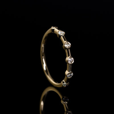 Ehering Vorsteckring Verlobungsring Schmuckring Distanzring Design Nala von Goldzeit Goldschmiede aus Nuernberg 18Karat Gelbgold