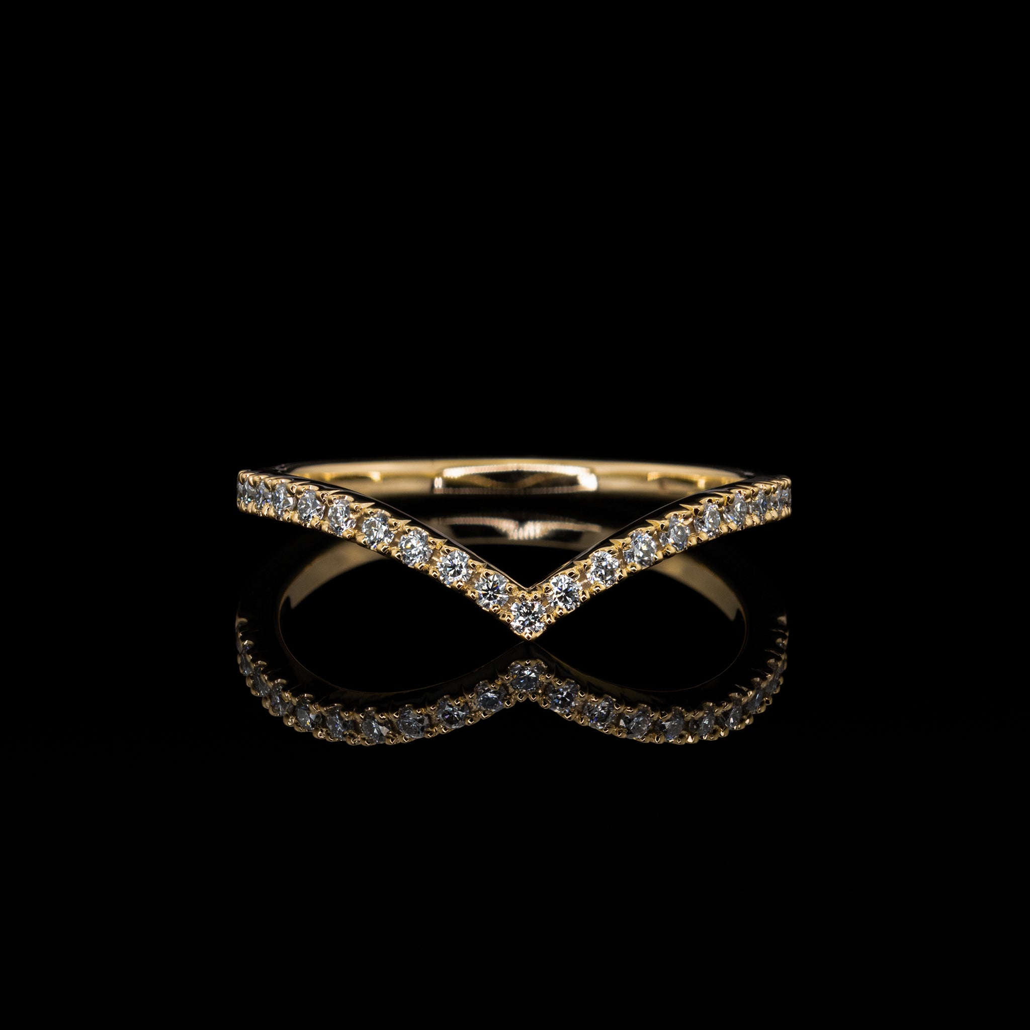 Ehering Vorsteckring Verlobungsring Design Vienna v-förmig vin der Goldschmiede Goldzeit in Nuernberg 18 Karat Gelbgold