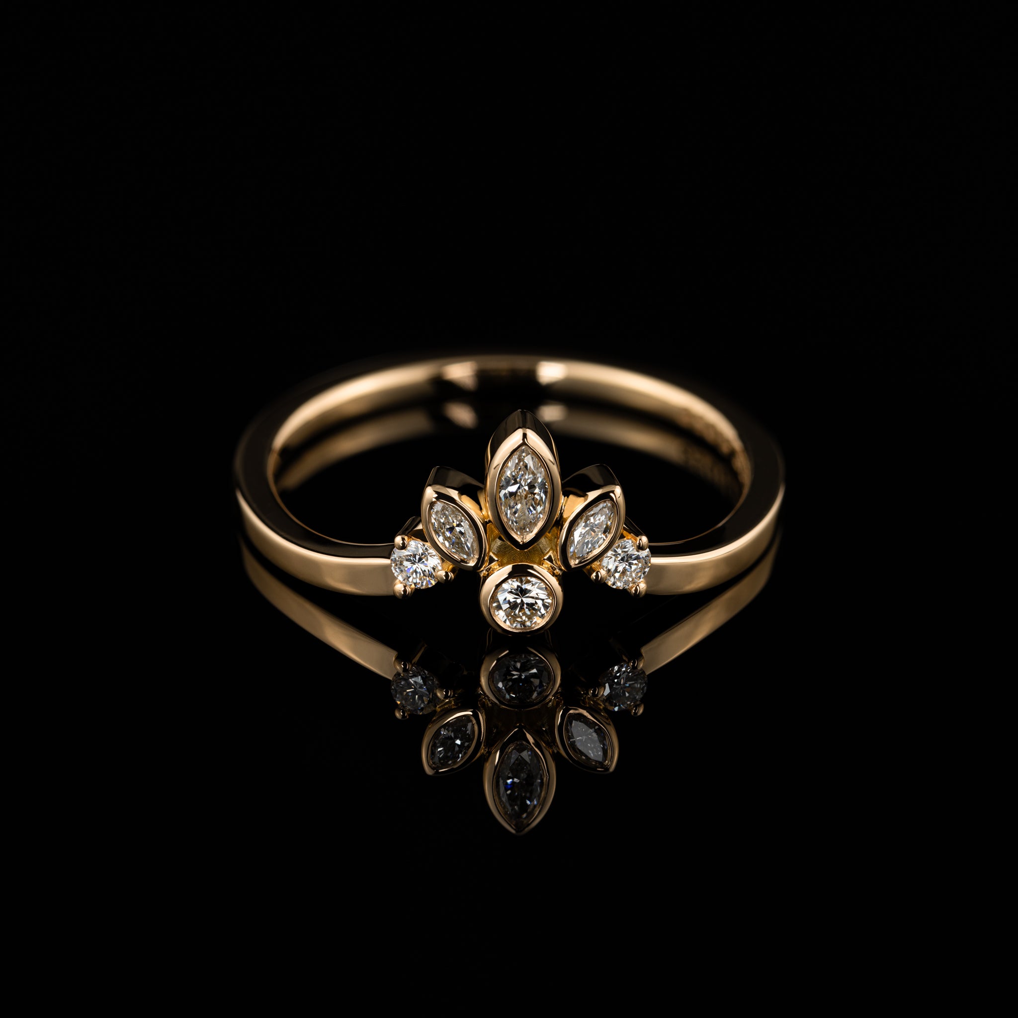 Gelbgold Ehering Verlobungsring Krone Königlich Bespoke Einzigartig Individuell Goldzeit Nuernberg Hochzeit 01 Rosegold